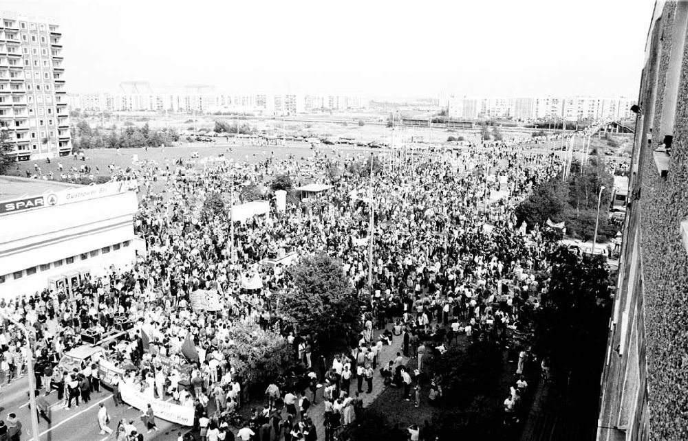 DDR-Fotoarchiv: Rostock - Demo gegen Neofaschismus in Rostock 29.08.1992