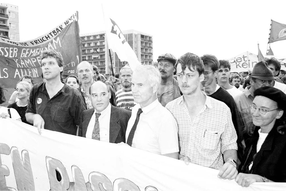 DDR-Fotoarchiv: Rostock - Demo gegen Neofaschismus in Rostock 29.08.1992