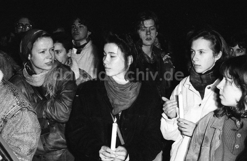 Berlin: Demo Mainzer Str Bln. 25.11.90 Foto: Grahn/ND Umschlag:1476