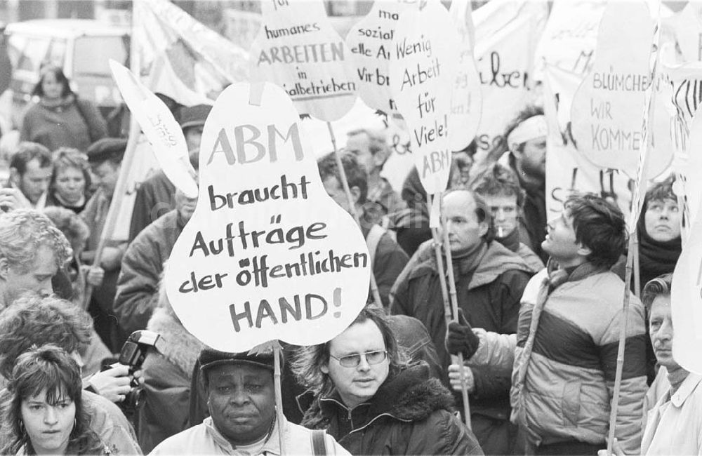 DDR-Bildarchiv: Berlin - Demonstration gegen ABM-Stopp in der Friedrichstraße 01.03.1993