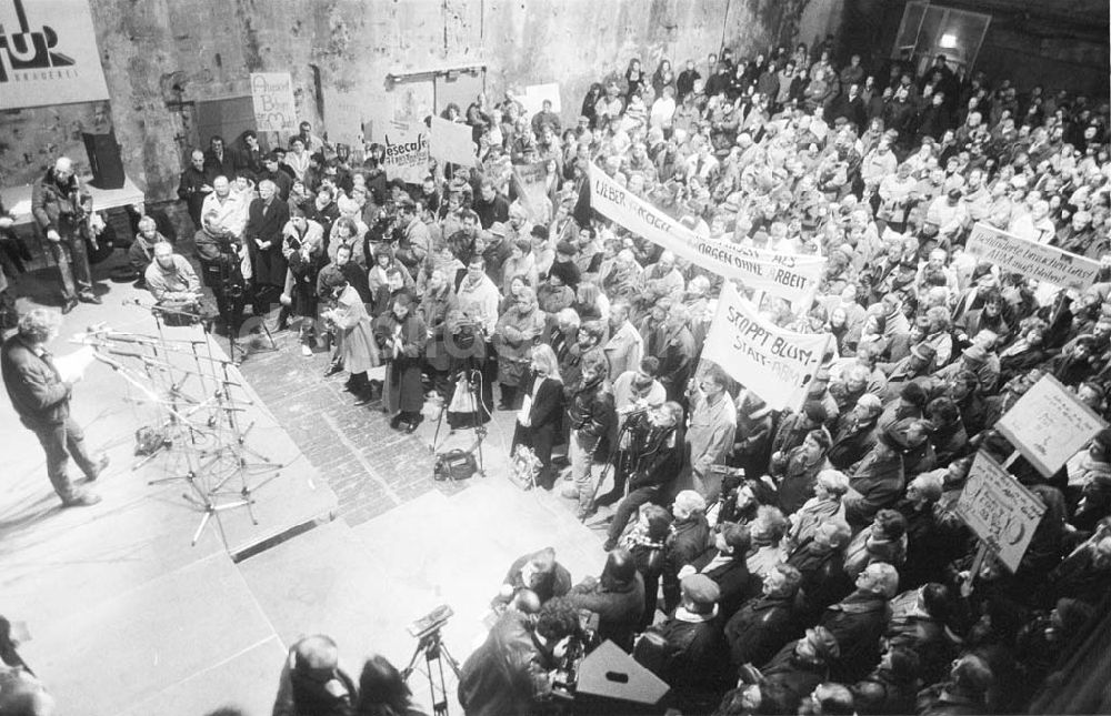 DDR-Bildarchiv: Berlin - Demonstration gegen ABM-Stopp in der Kulturbrauerei 08.03.1993