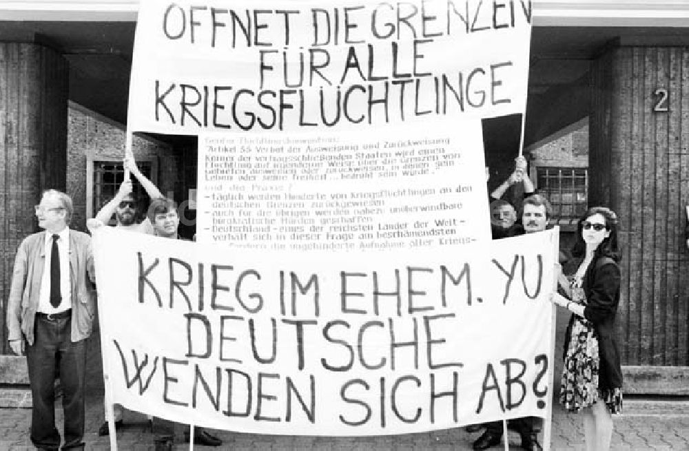 DDR-Fotoarchiv: Berlin - Demonstration für Jugoslawische Flüchtlinge 10.07.1992