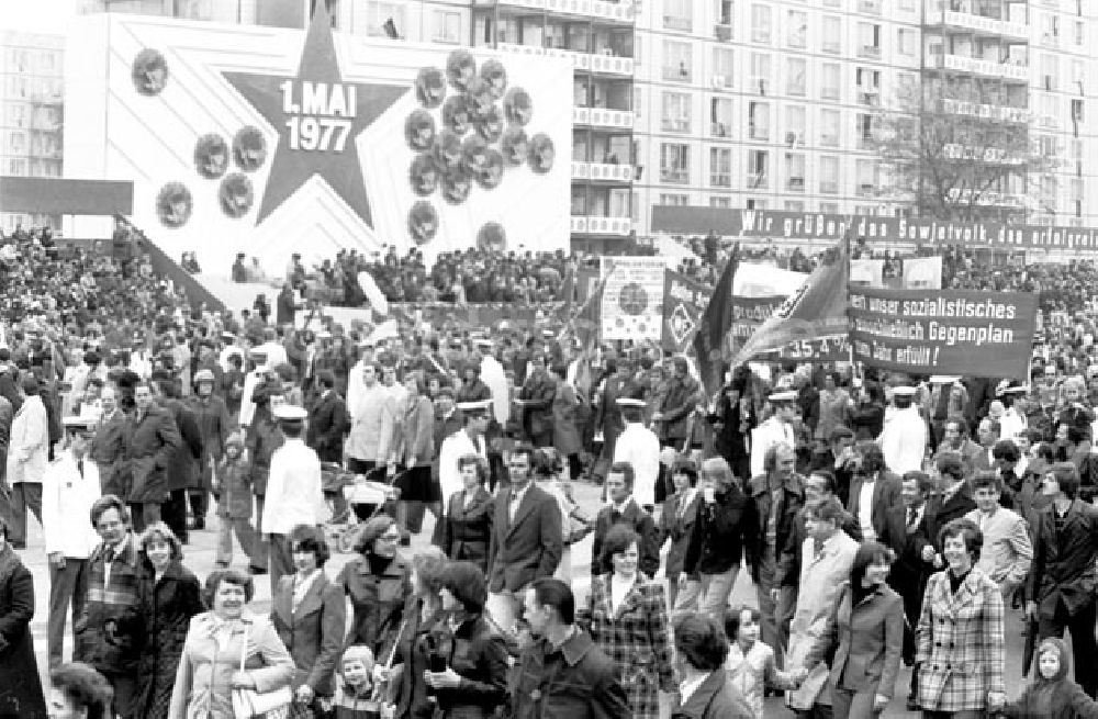 DDR-Bildarchiv: Berlin - Demonstration am 1. Mai