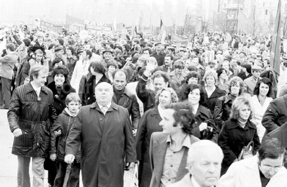 DDR-Bildarchiv: Berlin - Demonstration am 1. Mai