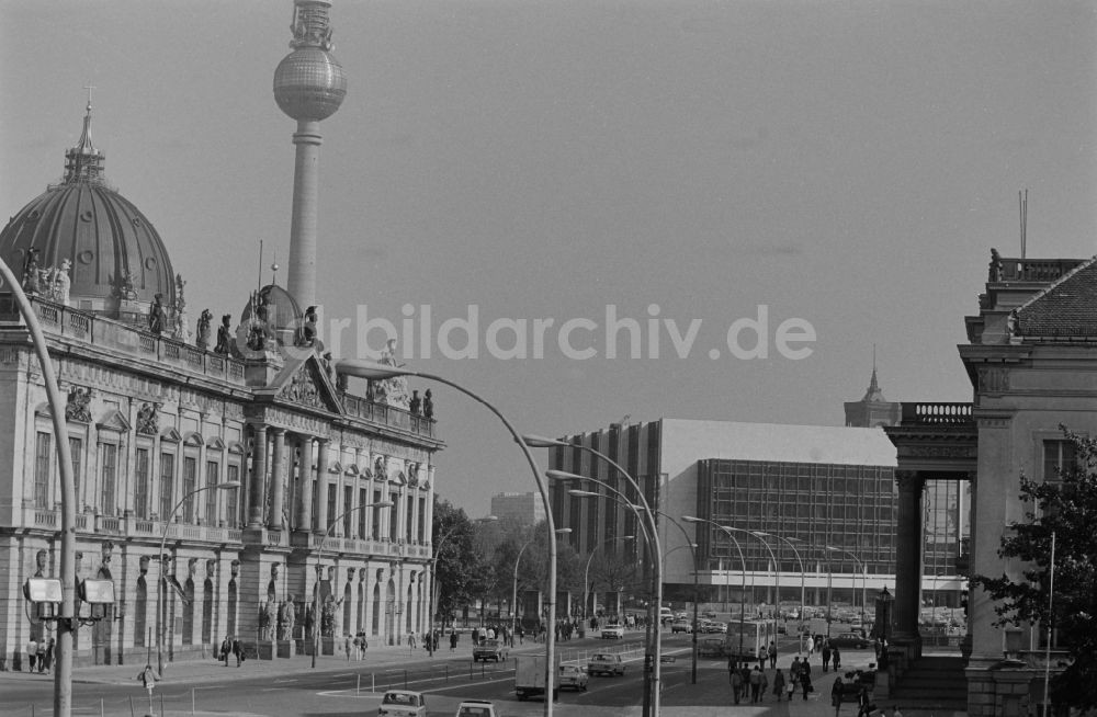 Berlin: Denkmalschutz- Zeughaus Unter den Linden in Berlin in der DDR