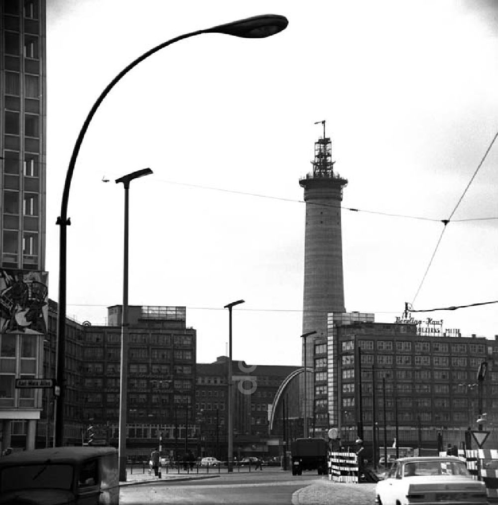 DDR-Fotoarchiv: Berlin - Der Bau des Fernsehturms am Alexanderplatz