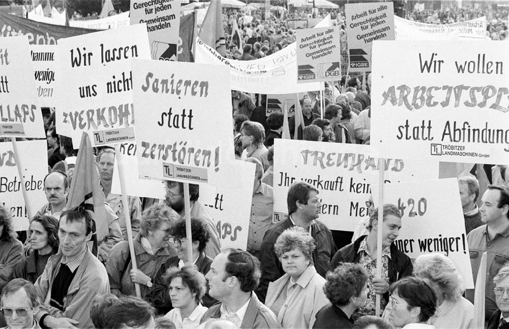 Berlin: DGB Demonstration auf dem Alexanderplatz 02.10.1992