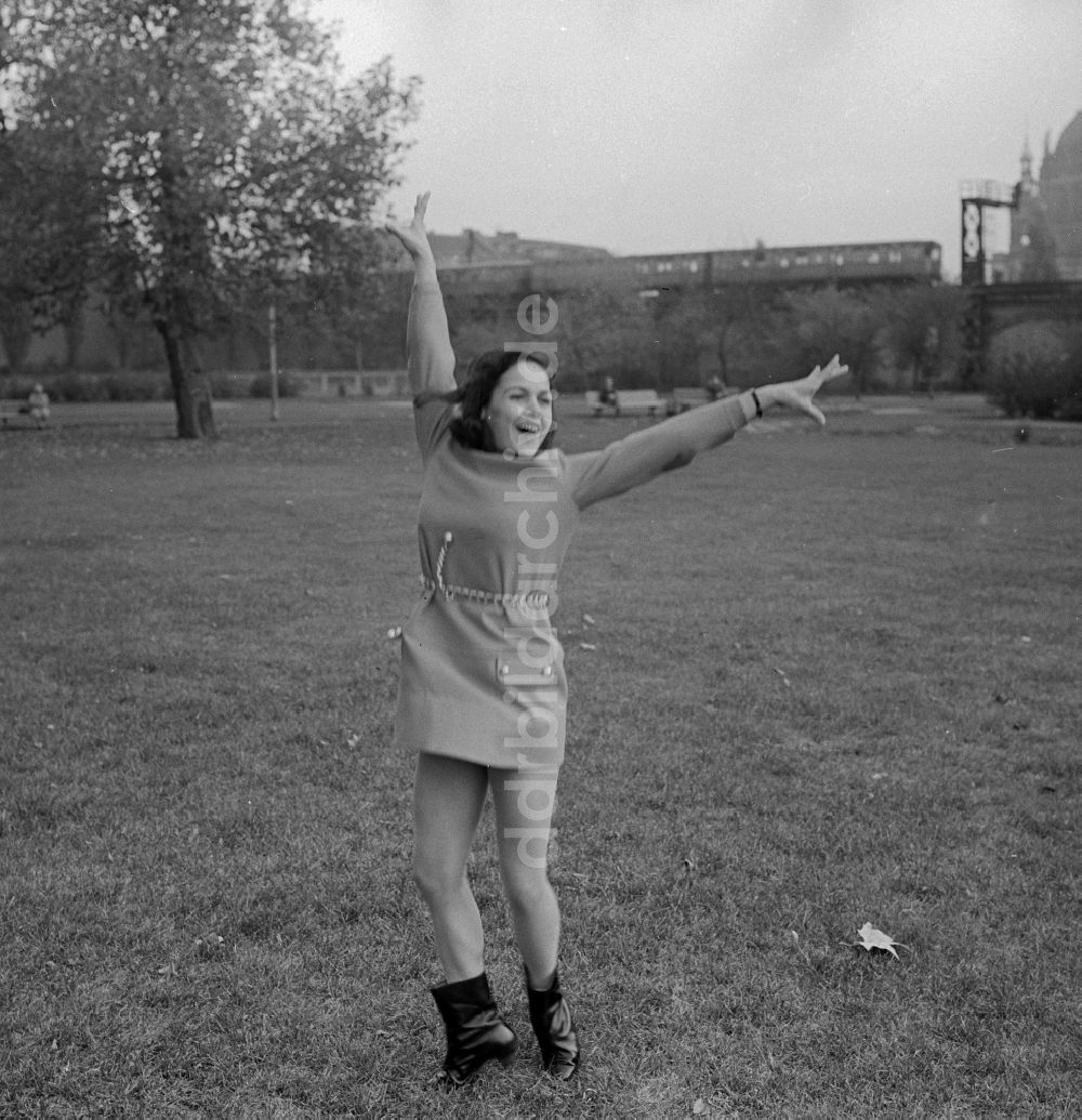 DDR-Fotoarchiv: Berlin - Die Artistin Elena Popescu in Berlin