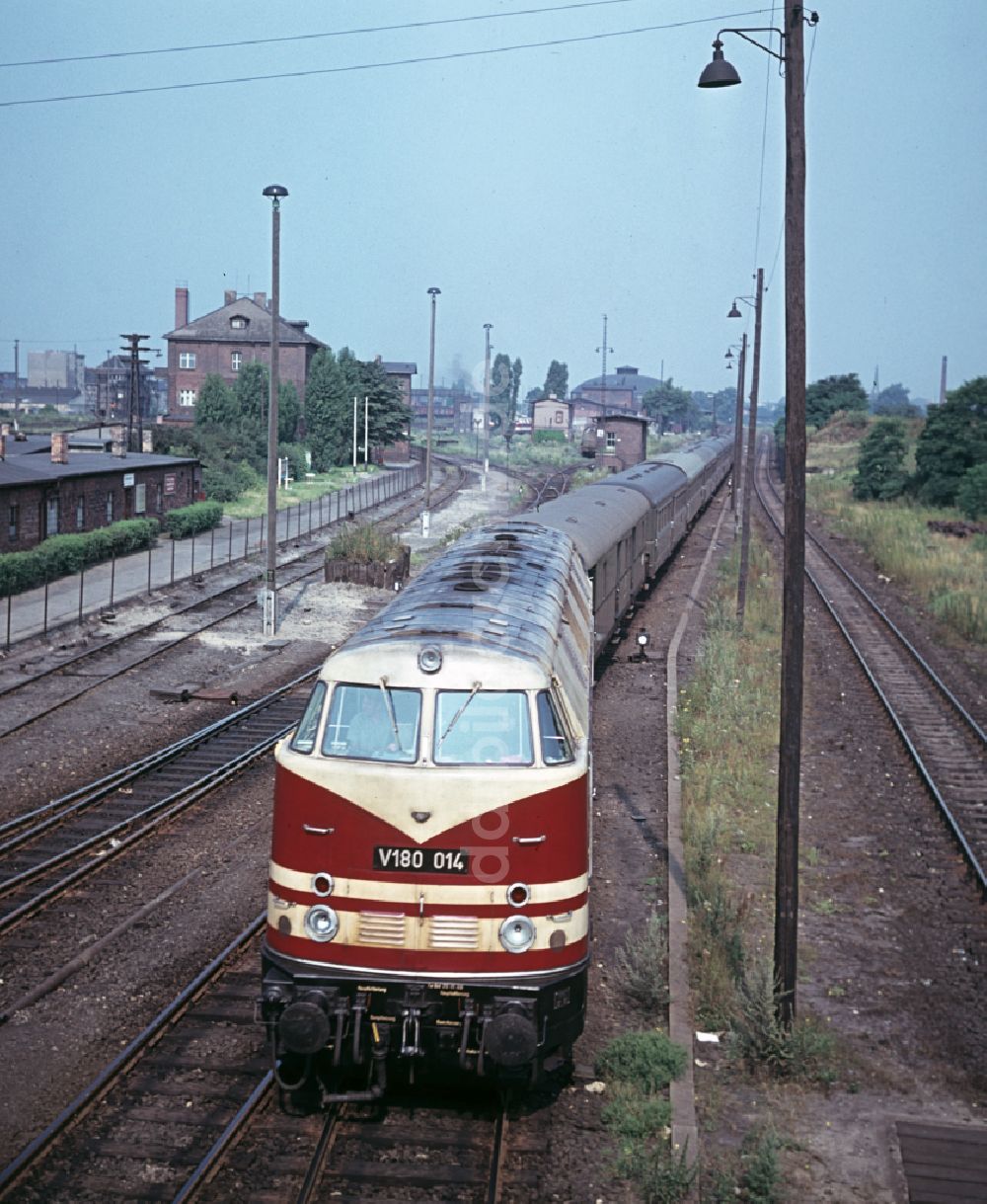 DDR-Fotoarchiv: Berlin - Diesellokomotive der Baureihe Baureihe V 180 der Deutschen Reichsbahn in Berlin in der DDR