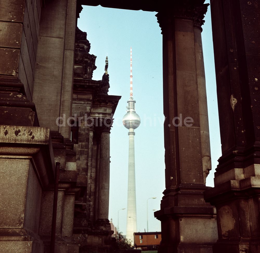 DDR-Bildarchiv: Berlin - Dom- Fassade Berliner Dom in Berlin in der DDR