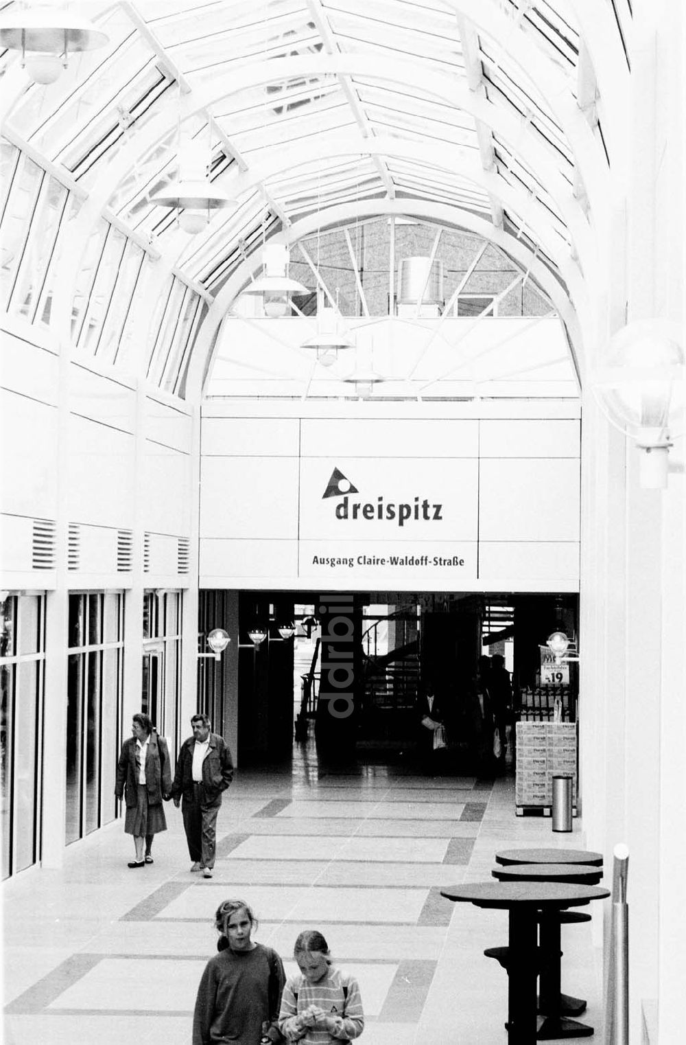 DDR-Fotoarchiv: Berlin - Dreispitz Einkaufs-Geschäftspassage Berlin-Friedrichstraße 04.09.1992