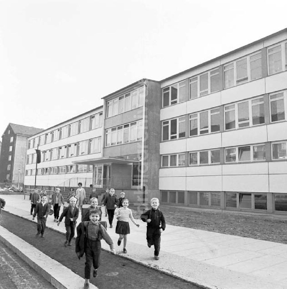 Dresden: Dresden, Prager Str. Gleisbildstellwerk W 1 Dresden Friedrichstadt Foto: Schönfeld