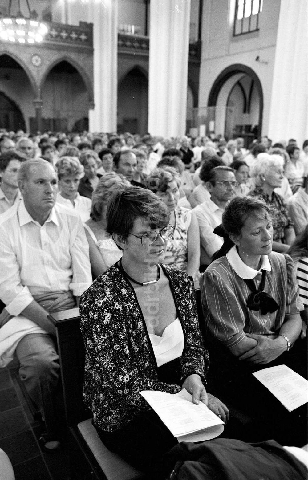 DDR-Bildarchiv: Berlin - Dresdener Kreuzchor gibt Konzert in der Nikolaikirche 06.07.1989