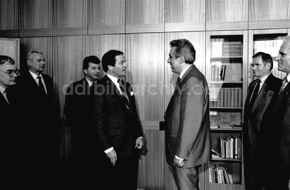 DDR-Fotoarchiv: Berlin - 26.09.1986 Egon Krenz empfängt kanadischen Sportminister Otto Je