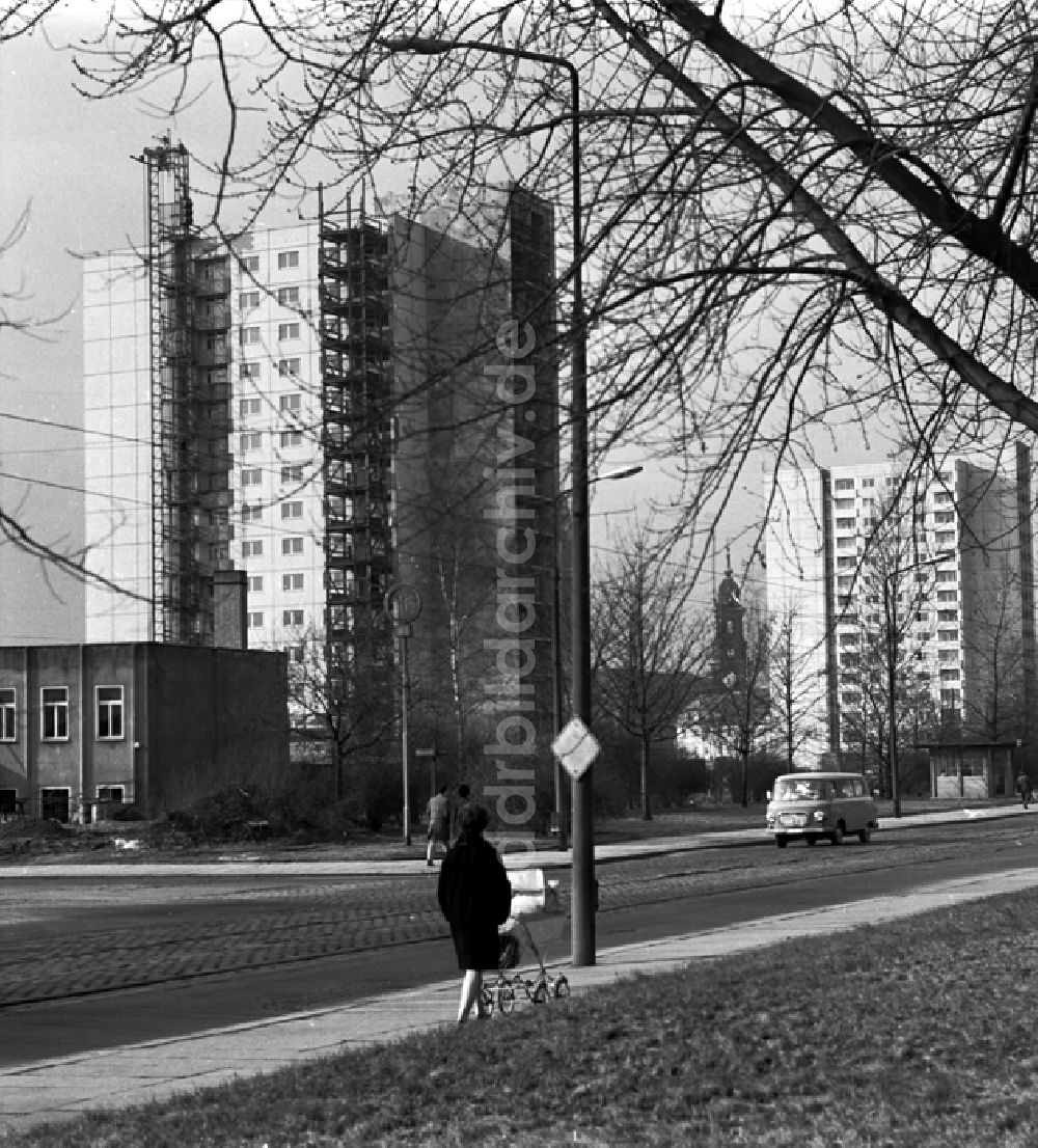 DDR-Fotoarchiv: Dresden - Ein Plattenbau in Dresden