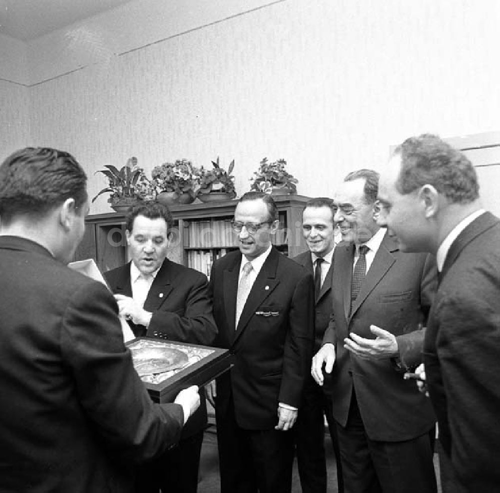 DDR-Fotoarchiv: Berlin - Empfang der Delgeition zum 20