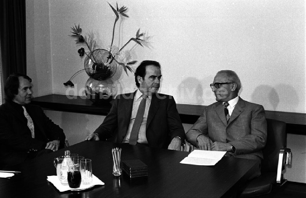 DDR-Bildarchiv: Berlin - Empfang Geoges Marchais (Frankreich) von Erich Honecker. (499)