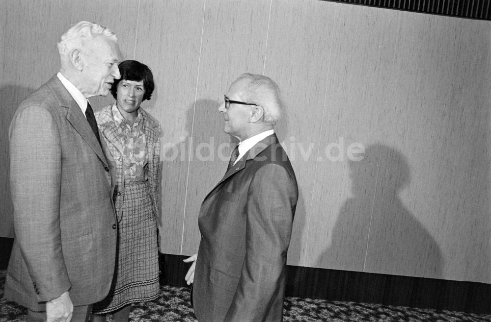 DDR-Bildarchiv: Berlin - Empfang von Maurice Couve de Murville Frankreichs Außenminister in Berlin in der DDR