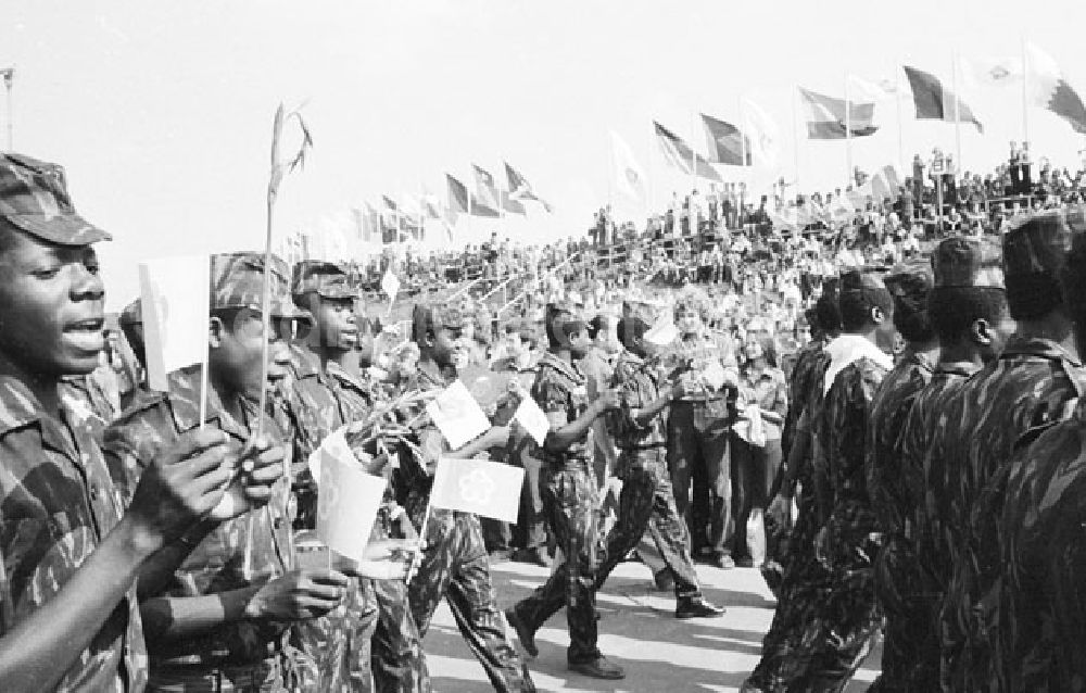 DDR-Bildarchiv: Berlin Mitte - Eröffnungsveranstaltung Jugend-Weltfestspiele Stadion der Weltjugend Foto: Lange Foto-Tasche: 728