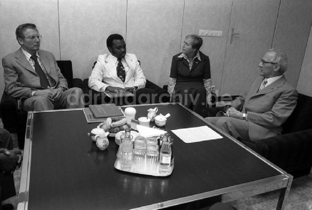 Berlin: Erich Honecker empfängt afrikanische Delegation