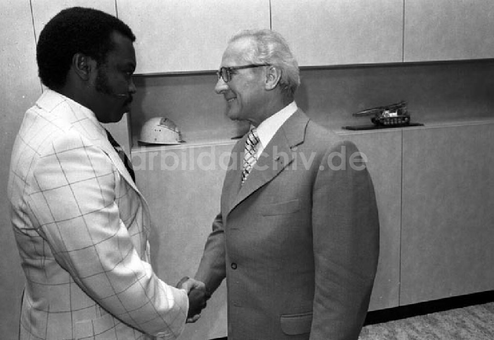 DDR-Fotoarchiv: Berlin - Erich Honecker empfängt afrikanische Delegation