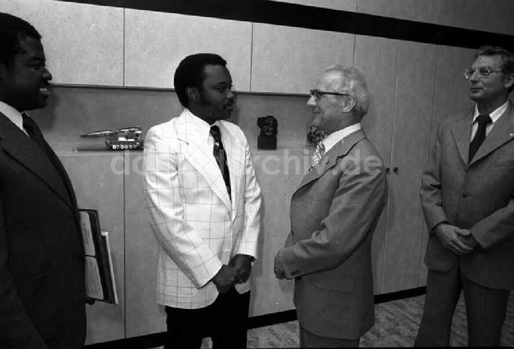 Berlin: Erich Honecker empfängt afrikanische Delegation