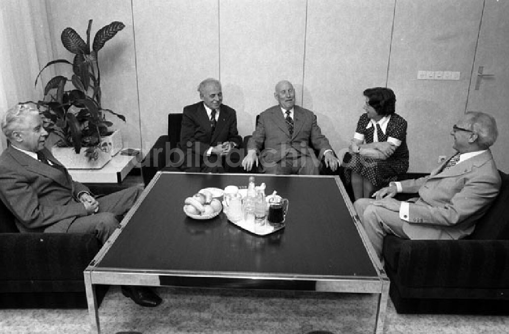 DDR-Fotoarchiv: Berlin - Erich Honecker empfängt SU-Delegation (Genaadi Sisow)