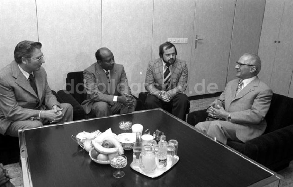 DDR-Bildarchiv: Berlin - Erich Honecker,Werner Lamberz empfangen Delegation aus Somalia