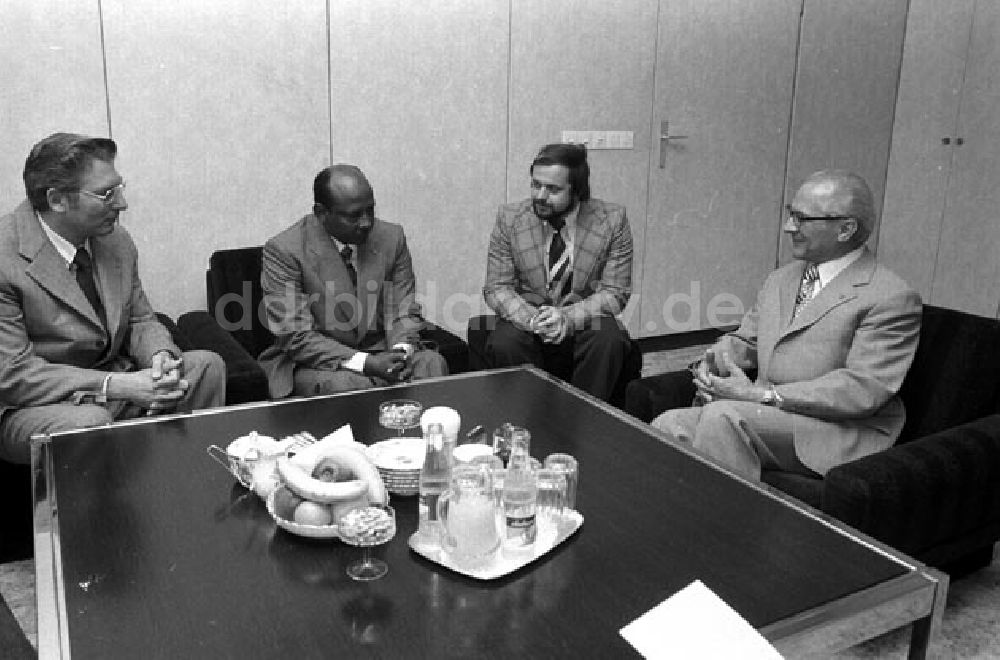 DDR-Bildarchiv: Berlin - Erich Honecker,Werner Lamberz empfangen Delegation aus Somalia