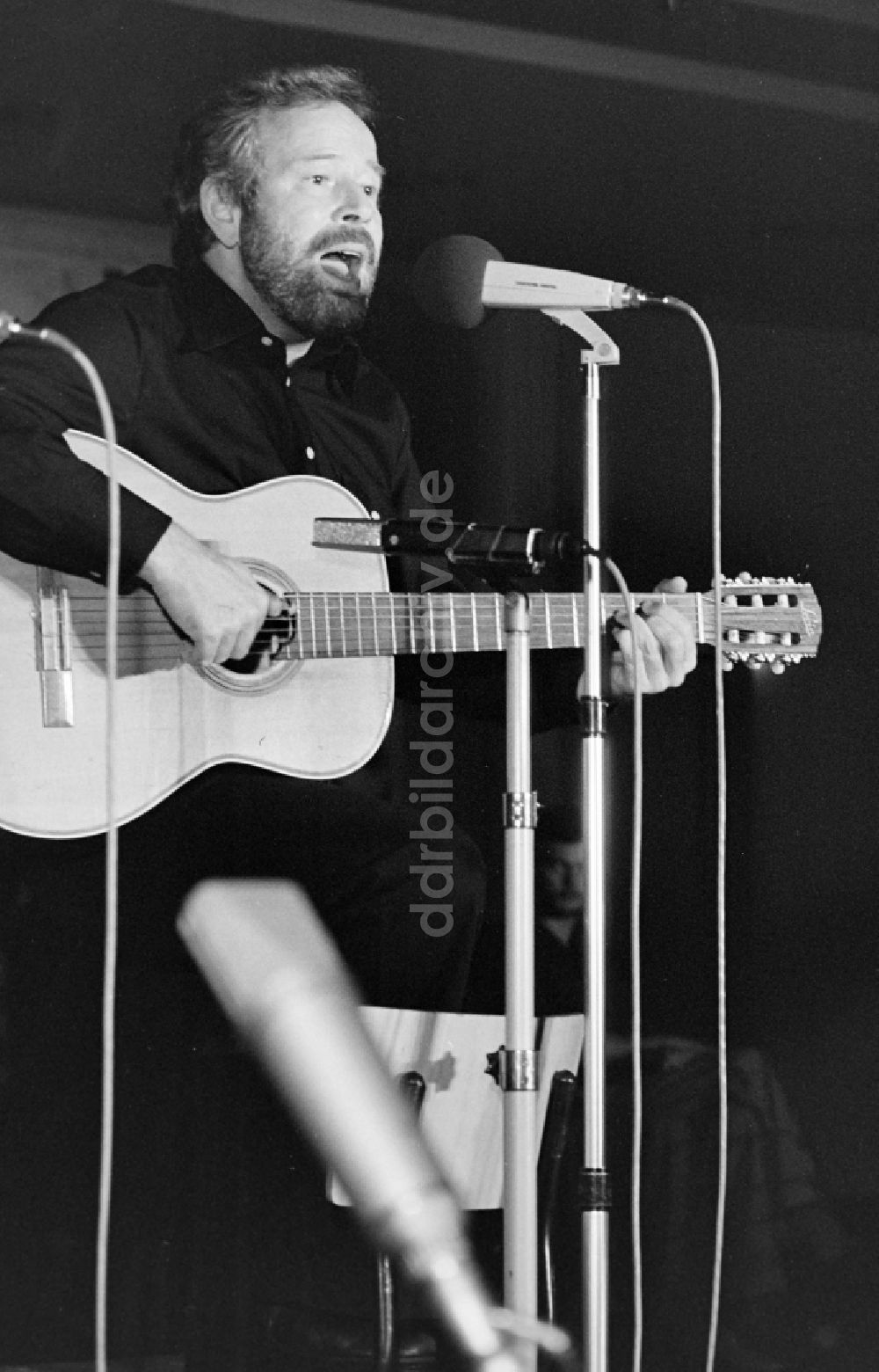 DDR-Fotoarchiv: Berlin - Ernst Busch Gedenkveranstaltung von der FDJ in der Kongreßhalle in Berlin in der DDR