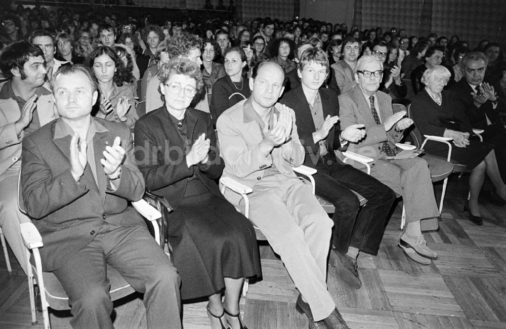 Berlin: Ernst Busch Gedenkveranstaltung von der FDJ in der Kongreßhalle in Berlin in der DDR