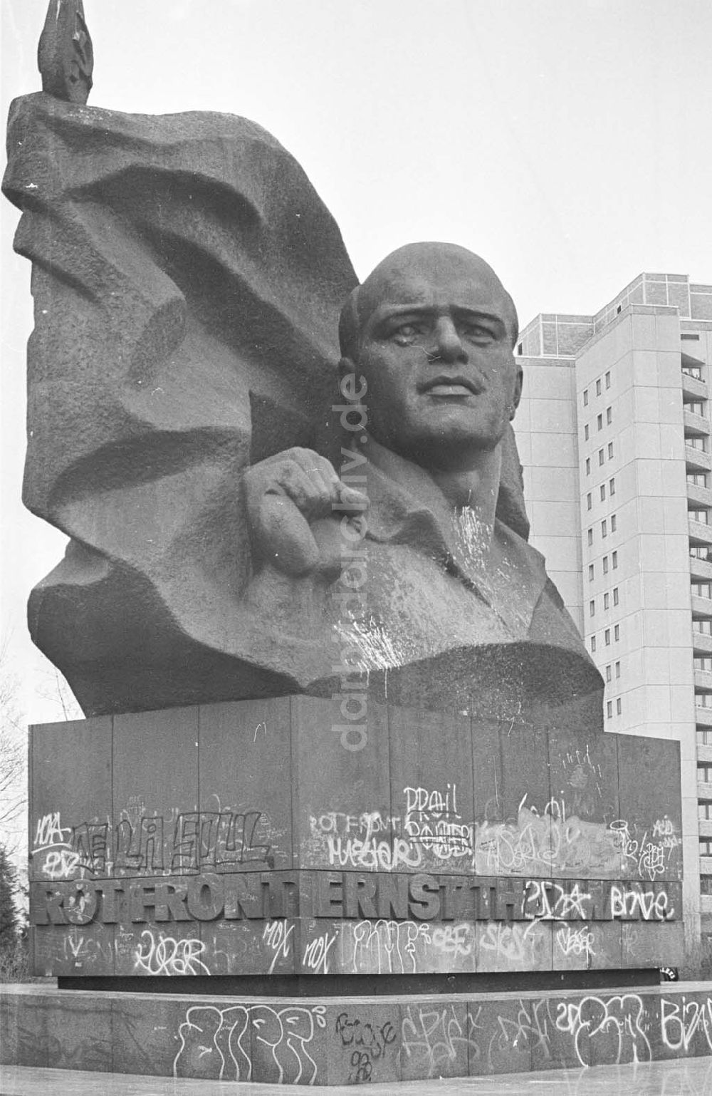 DDR-Bildarchiv: Berlin - Ernst-Thälmann Denkmal Berlin-Prenzlauer Berg 08.02.1993