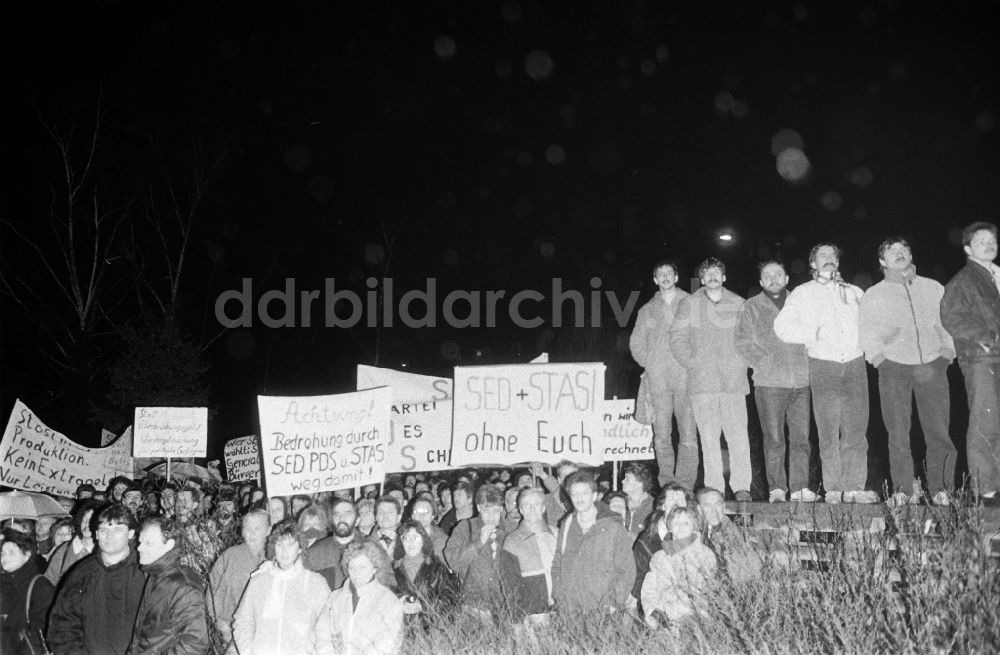 DDR-Fotoarchiv: Berlin - Erstürmung und Besetzung der Zentrale des MfS Ministerium für Staatssicherheit in Berlin in der DDR