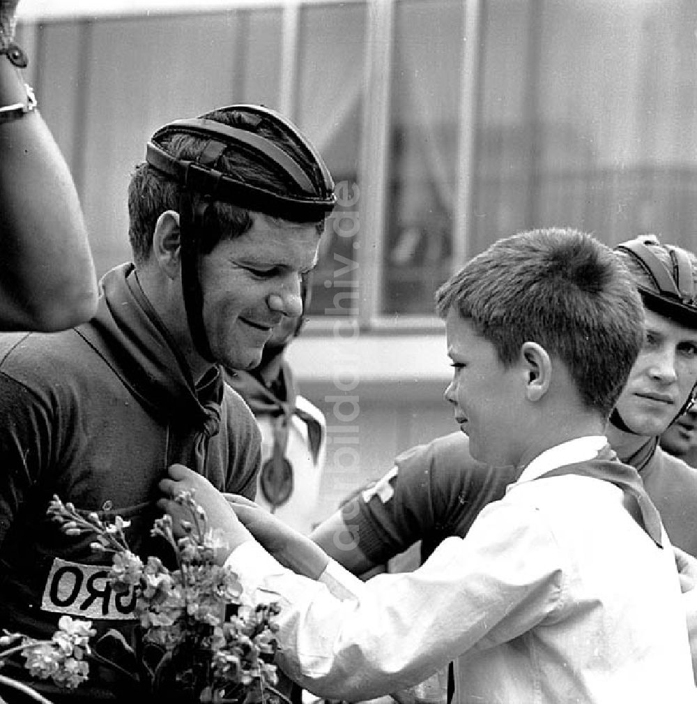 DDR-Bildarchiv: - 8. Etappe Berlin-Leipzig 206 km Umschlagnr.: 71 Foto: unbekannt