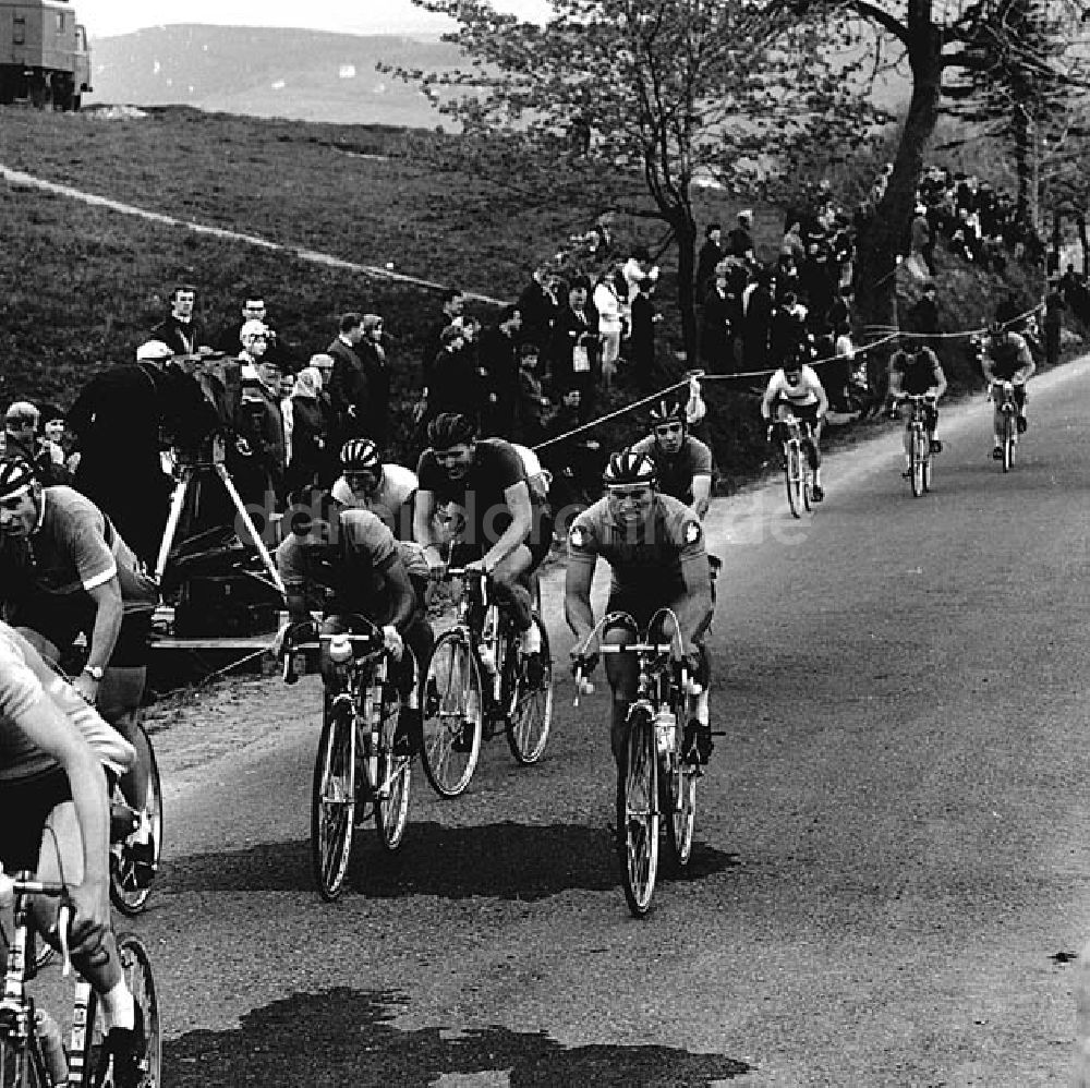 DDR-Fotoarchiv: - 12. Etappe K.M.Std.-Plzen 170km Umschlagnr.: 79 Foto: unbekannt