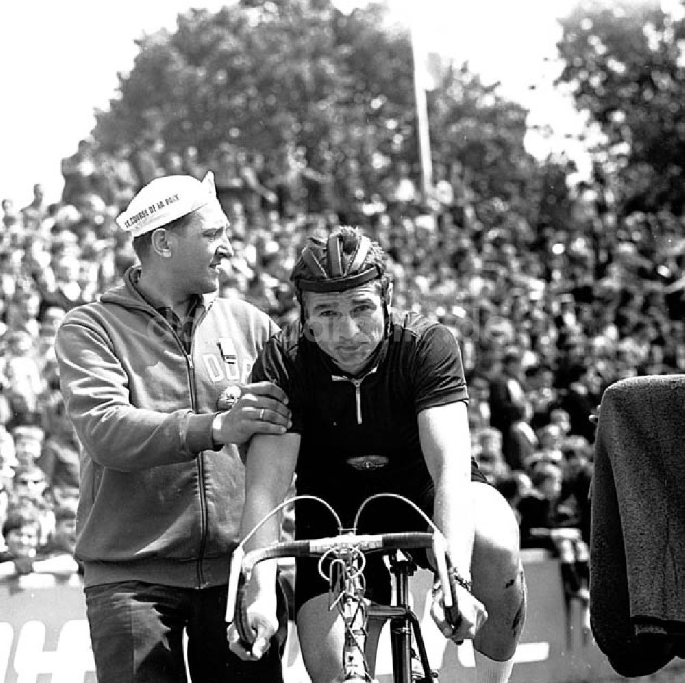 : 9. Etappe Leipzig-Halle/ Einzelzeitfahren 40 km Umschlagnr.: 75 Foto: unbekannt