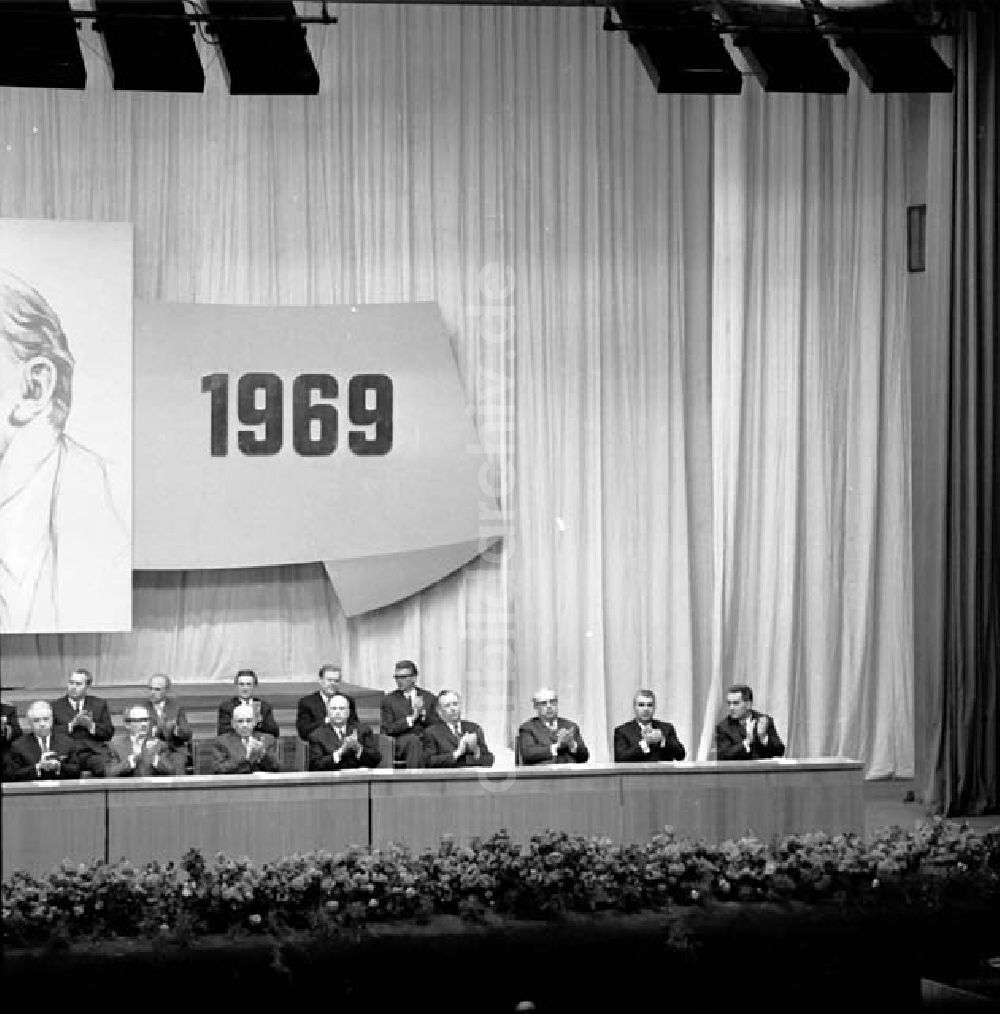 Berlin: Festveranstaltung zum 99. Geburtstag Lenins