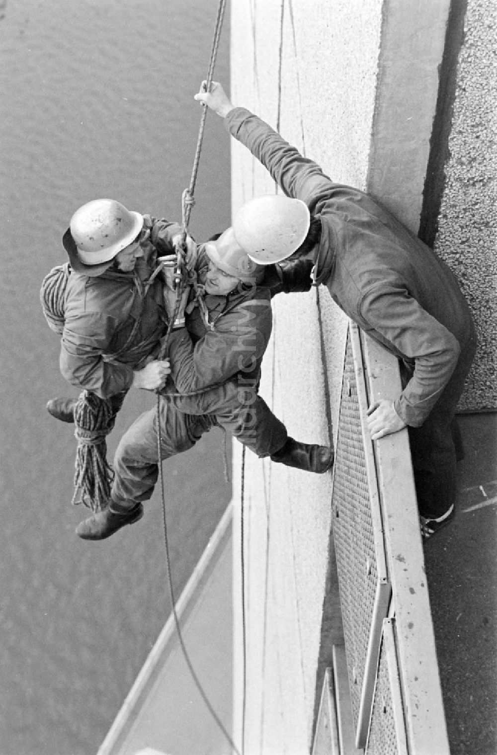 DDR-Fotoarchiv: Berlin - Feuerwehrübung in Berlin in der DDR