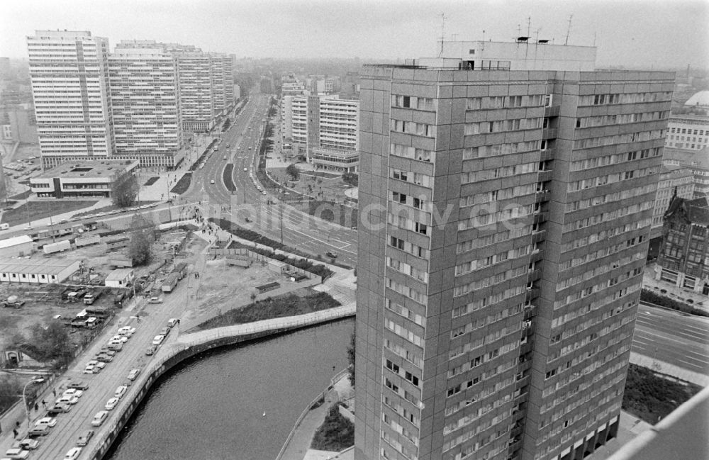 DDR-Bildarchiv: Berlin - Feuerwehrübung in Berlin in der DDR