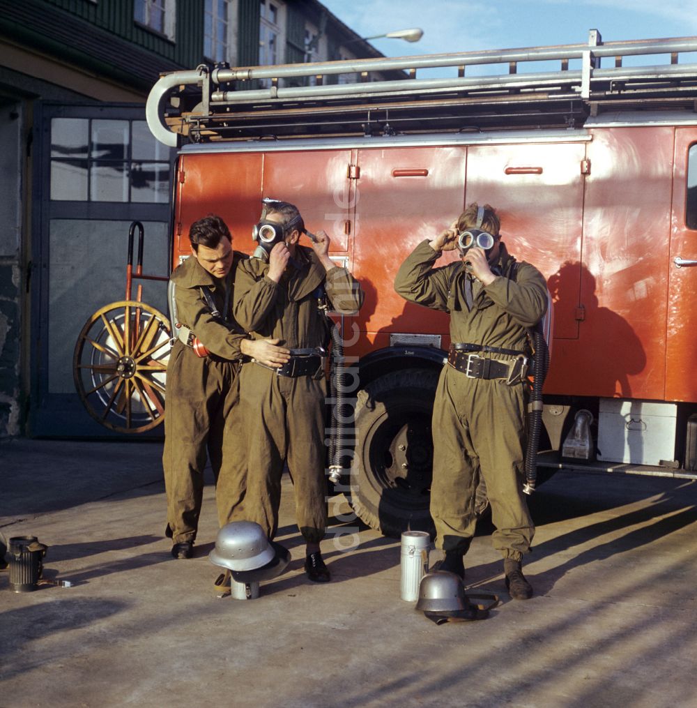 DDR-Fotoarchiv: Berlin - Feuerwehreinsatz in Berlin in der DDR