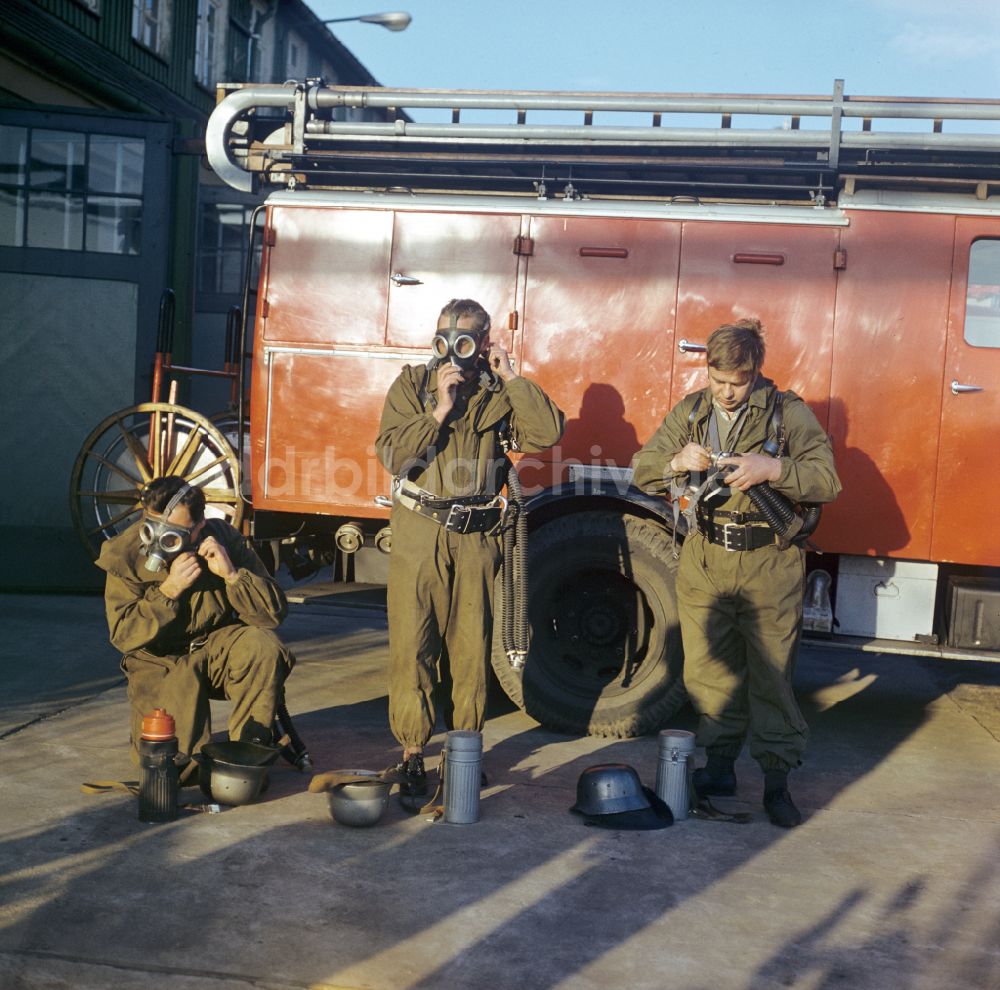 DDR-Fotoarchiv: Berlin - Feuerwehreinsatz in Berlin in der DDR