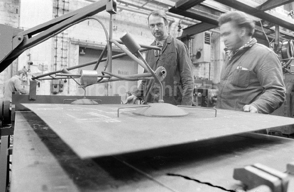 DDR-Bildarchiv: Berlin - Forschungseinrichtung Institut für Schienenfahrzeuge in Berlin in der DDR