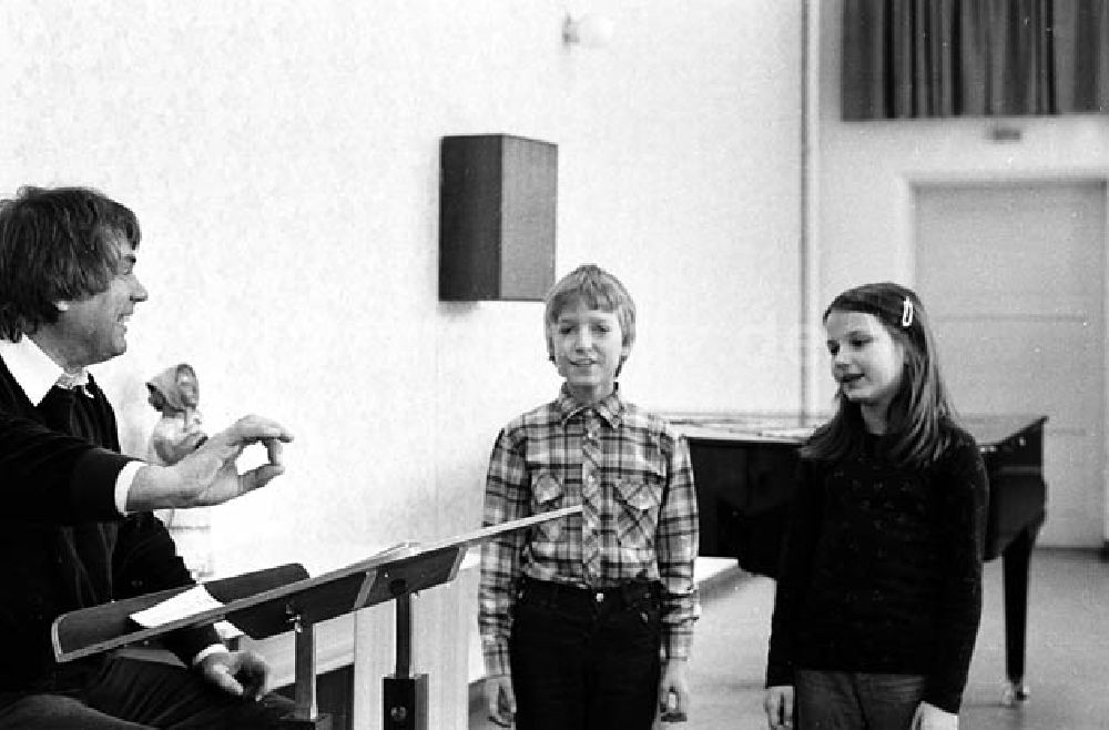 DDR-Fotoarchiv: - Foto Impression Kleine Künstler Umschlagnr.: 287 Foto: Winkler