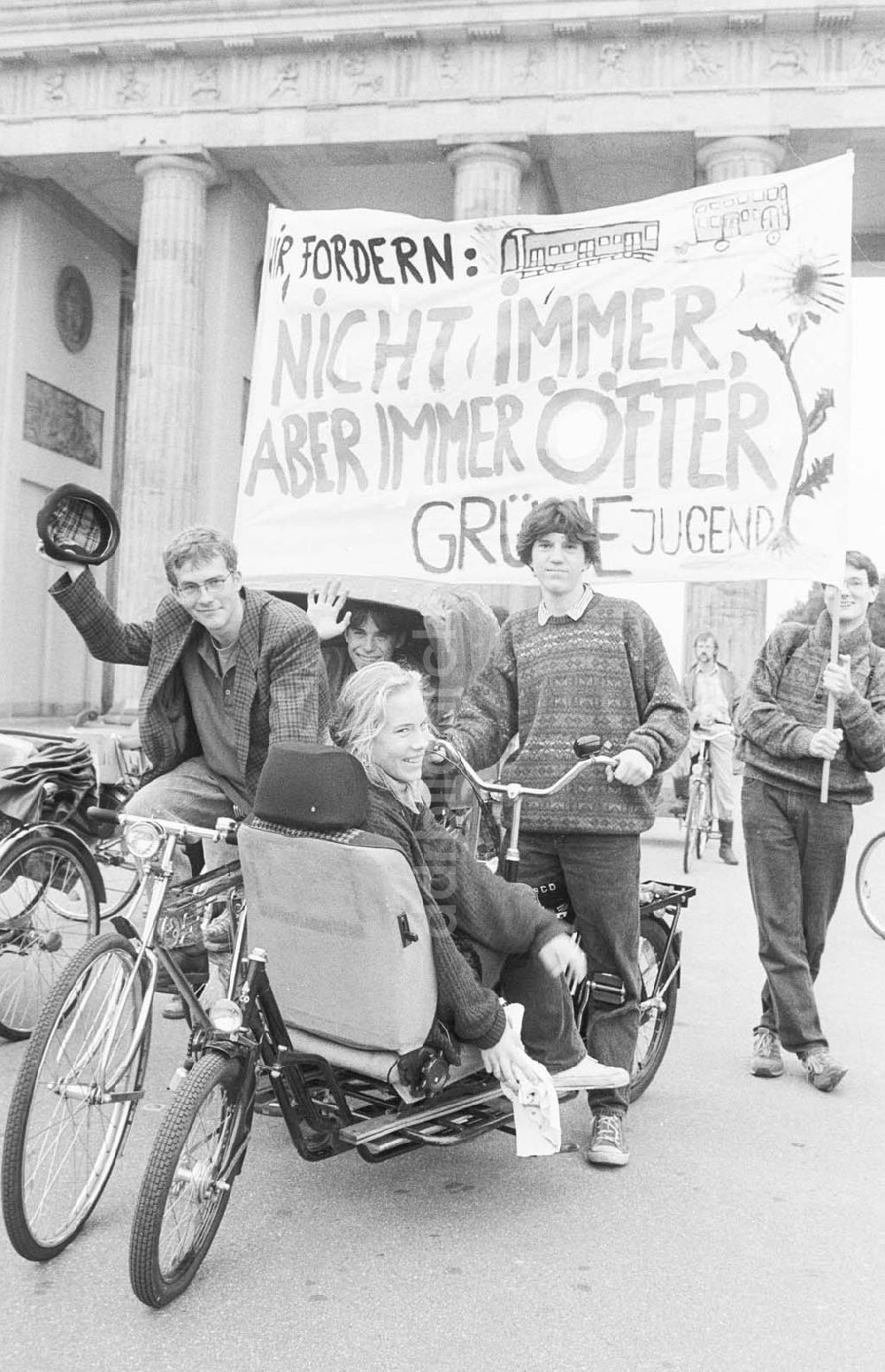 Berlin: Foto: Lange Umschlagsnr.: 1993-226