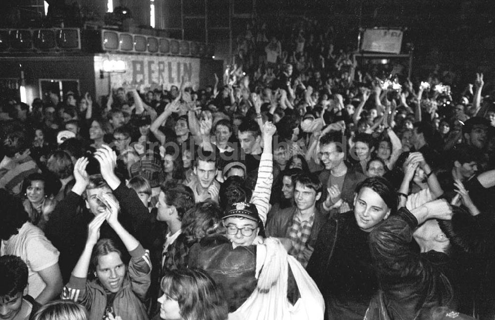 DDR-Fotoarchiv: Berlin - Foto: Lange Umschlagsnr.: 1993-246