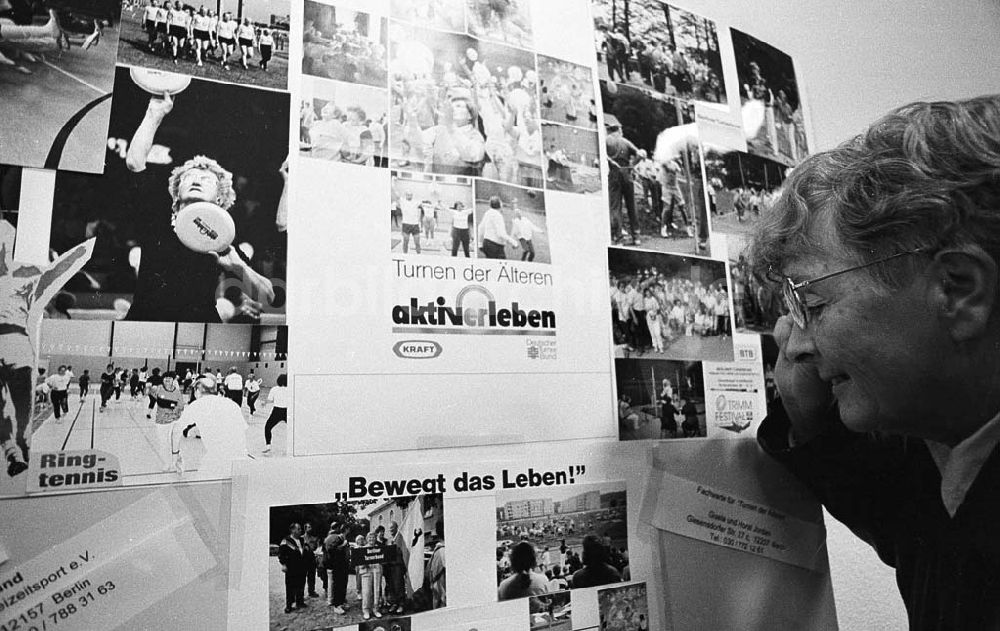 DDR-Bildarchiv: Berlin - Foto: Lange Umschlagsnr.: 1993-307