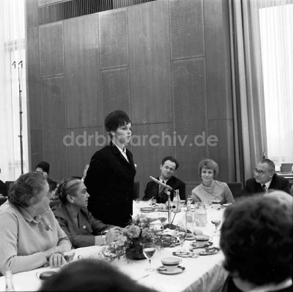 Berlin: Frauenempfang im Staatsrat mit Erich Honecker