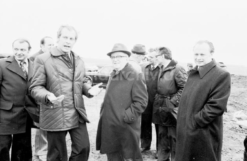 DDR-Fotoarchiv: Passow - Fritz Ebert in Passow. Besucht eine schulische Einrichtung. Foto: Schönfeld