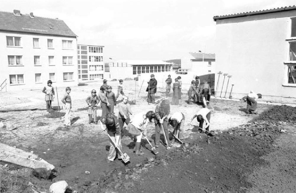 DDR-Fotoarchiv: Passow - Fritz Ebert in Passow. Besucht eine schulische Einrichtung. Foto: Schönfeld