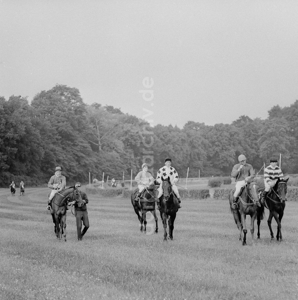 Ddr Fotoarchiv Hoppegarten Galopprennbahn Hoppegarten In Hoppegarten Im Bundesland 